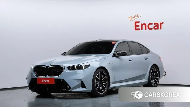 BMW M5 (G90) 2026 Серебристо-серый из Кореи