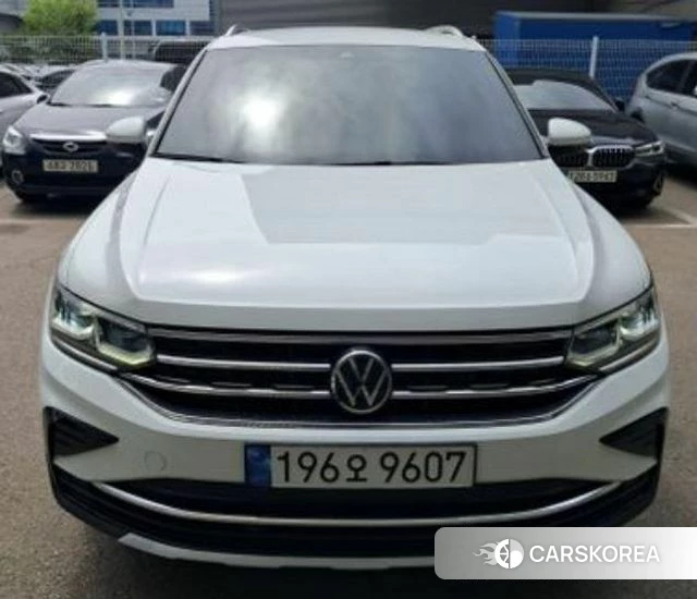 Volkswagen Tiguan second Generation 2022 Белый из Кореи