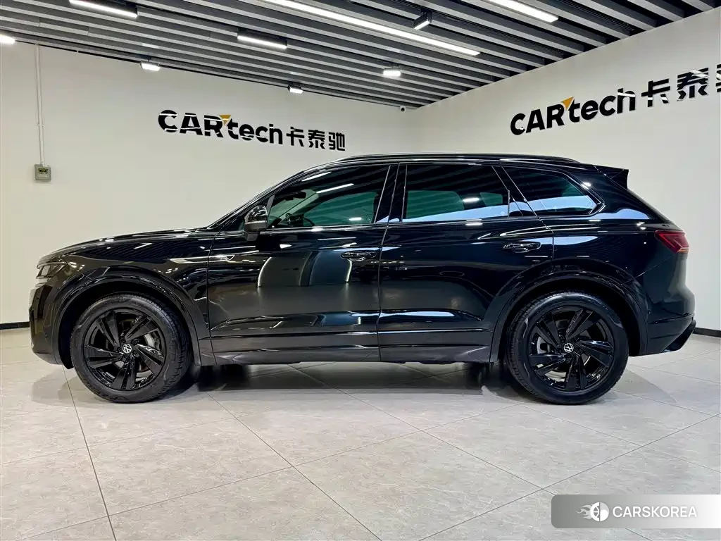 Volkswagen Touareg 2023 Черный из Китая, фото 2