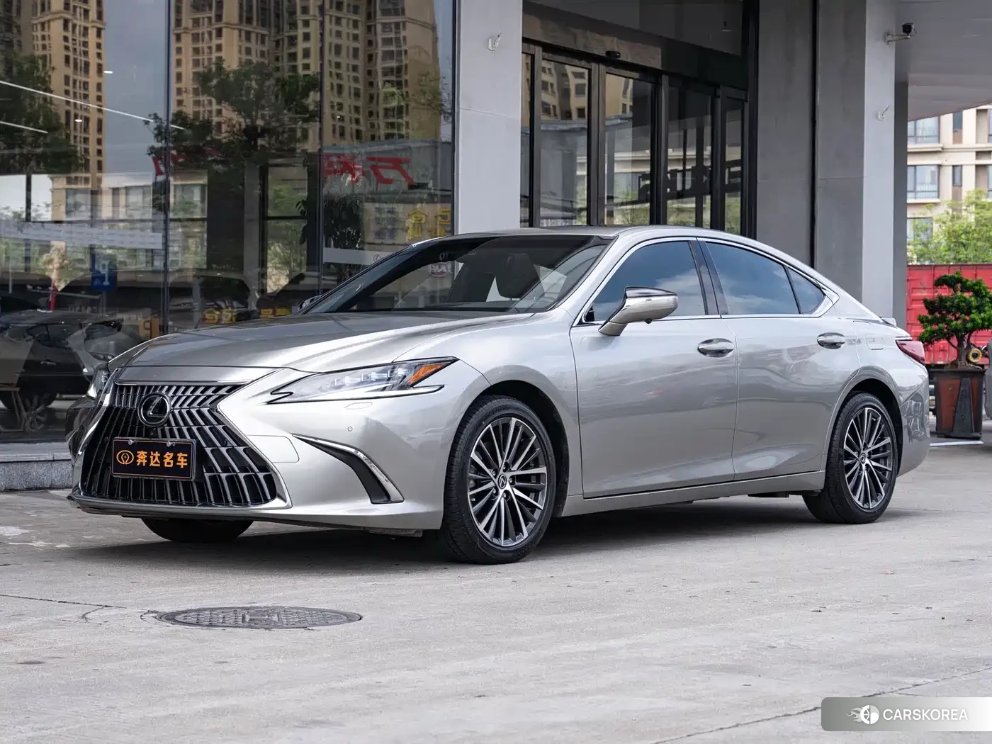 Lexus ES 2023 Silver/gray из Китая