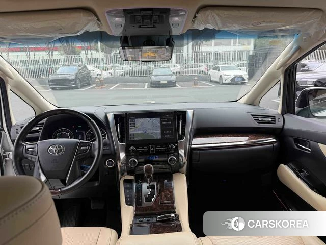 Toyota Elfa 2023 Белый из Китая