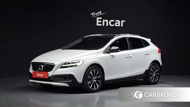 Volvo V40 Cross-Country 2019 Белый из Кореи