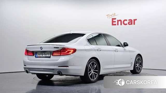 BMW 5 Series (G30) 2019 Белый из Кореи