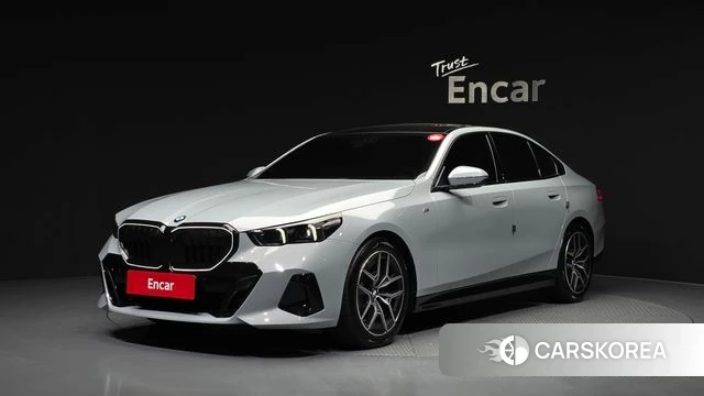 BMW 5 Series (G60) 2025 Серебристо-серый из Кореи