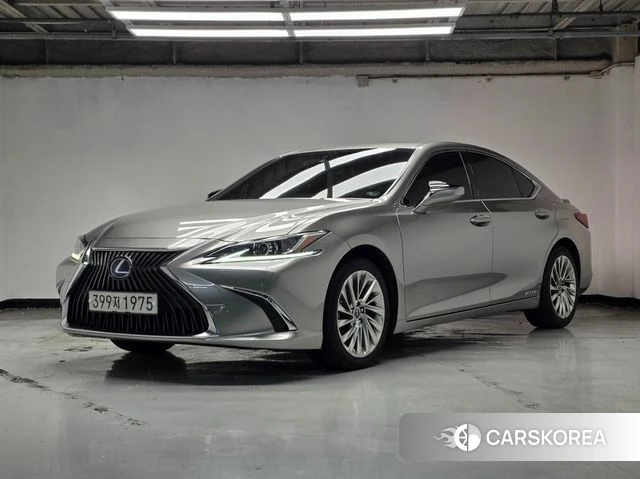 Lexus ES300h 7th generation 2019 Серебристо-серый из Кореи