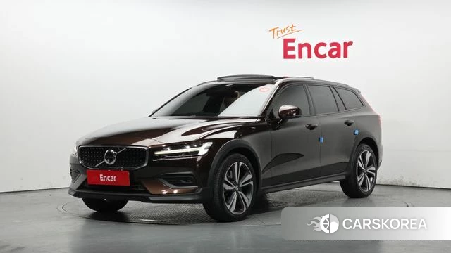 Volvo V60 Cross-Country 2nd Generation 2021 Коричневый из Кореи