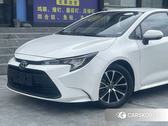 Toyota Corolla 2023 Белый из Китая