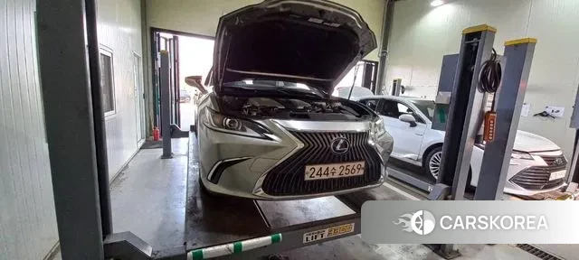 Lexus ES300h 7th generation 2018 Серебристо-серый из Кореи