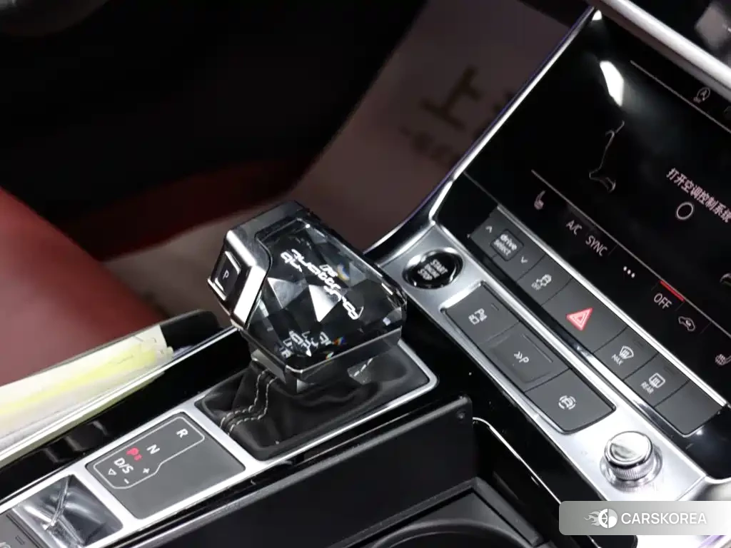 Audi A7L 2023 Черный из Китая
