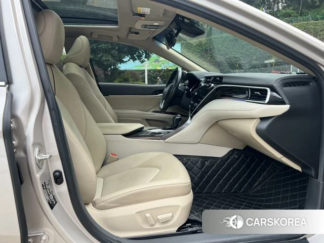 Toyota Camry 2021 Серебристо-серый из Китая