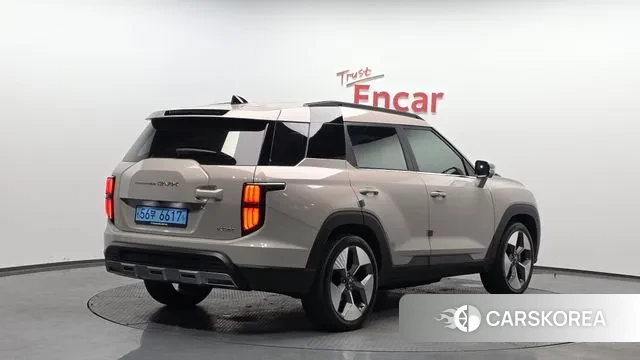Ssangyong Torres EVX 2023 Жемчужный цвет из Кореи