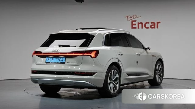 Audi e-Tron 2020 Серебристо-серый из Кореи
