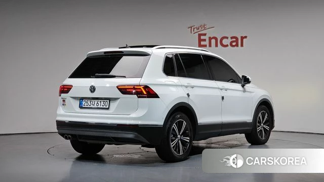 Volkswagen Tiguan second Generation 2020 Белый из Кореи