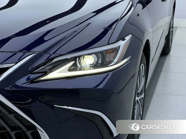 Lexus ES 2024 Синий из Китая