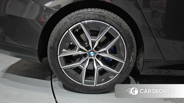 BMW 5 Series (G60) 2025 Серый из Кореи