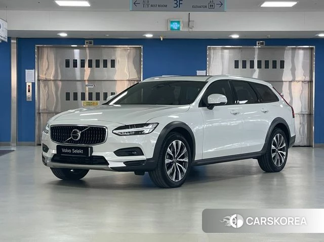 Volvo V90 Cross-Country 2023 Белый из Кореи