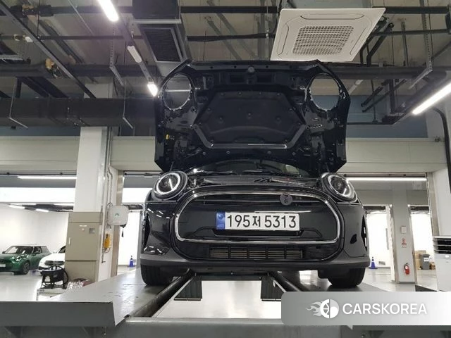 Mini Cooper 2024 Черный из Кореи