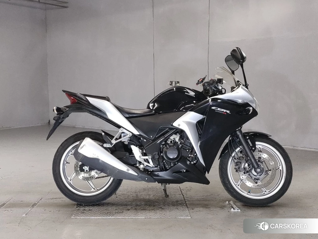 Проданный Honda CBR250R 2011 из Японии, фото 2