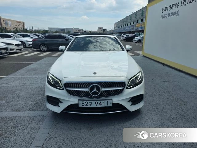 Mercedes-Benz E-Class W213 2018 Белый из Кореи