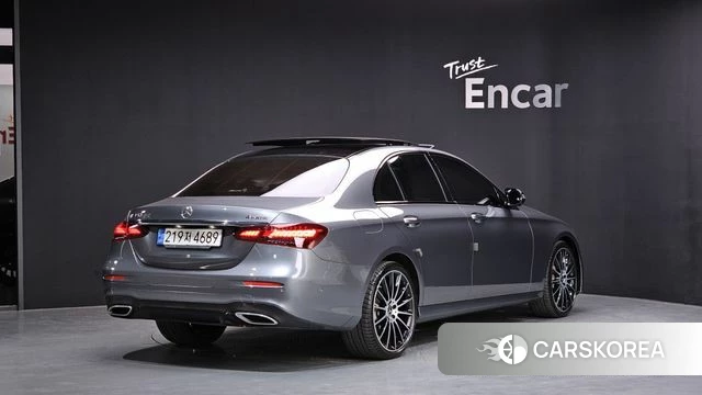 Mercedes-Benz E-Class W213 2023 Серый из Кореи