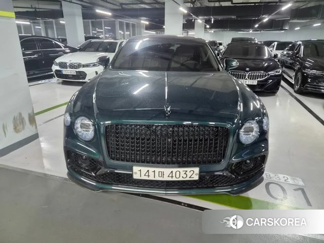 Bentley Flying Spur 3rd Generation 2023 Темно-зеленый из Кореи
