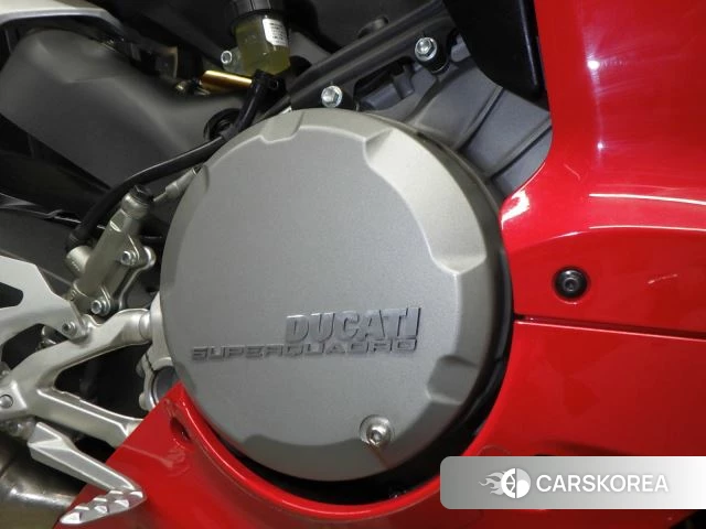 Engine photo