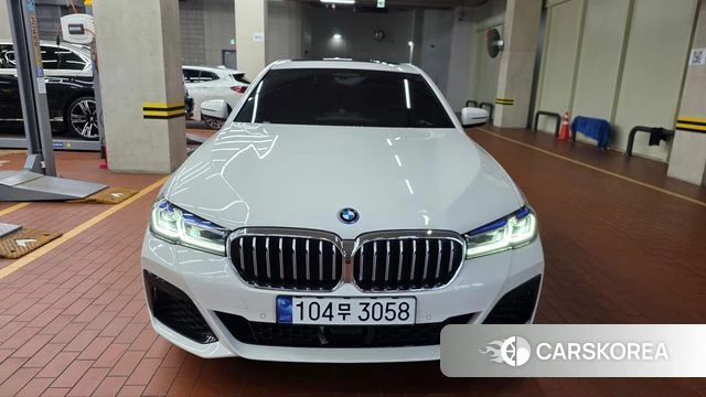 BMW 5 Series (G30) 2023 Белый из Кореи