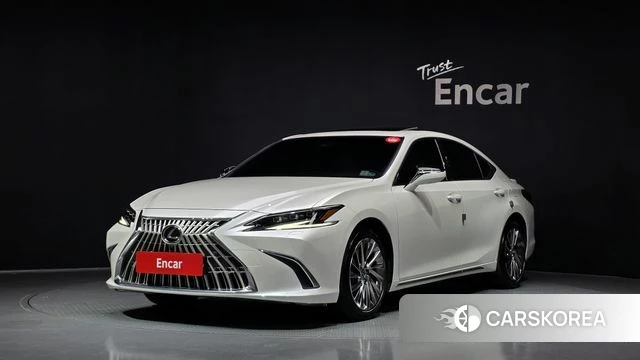 Lexus ES300h 7th generation 2025 Белый из Кореи