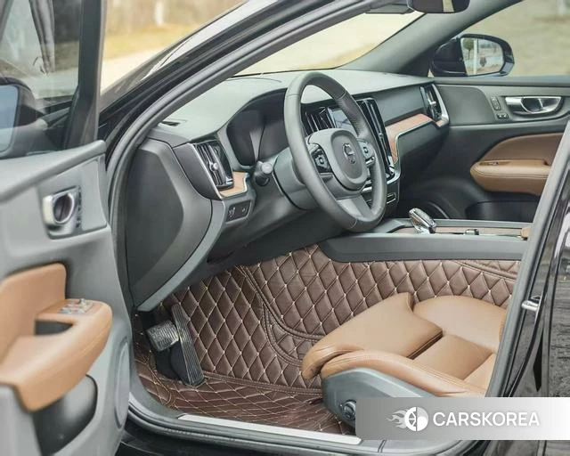 Volvo S60 2022 Черный из Китая