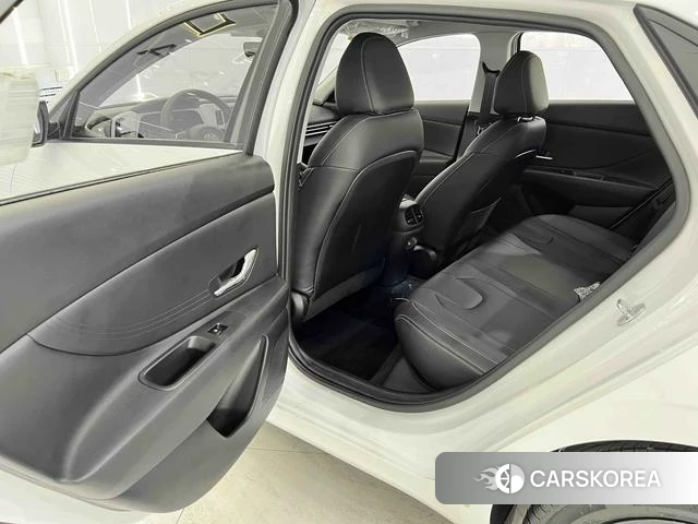 Hyundai Elantra 2024 Белый из Китая