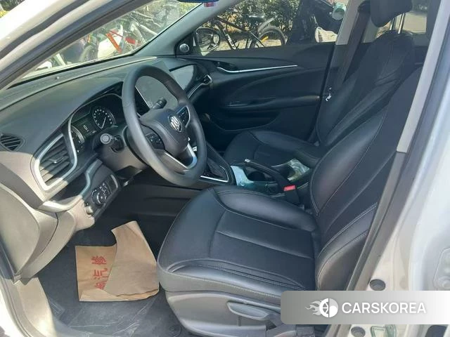 Buick Yinglang 2023 Белый из Китая