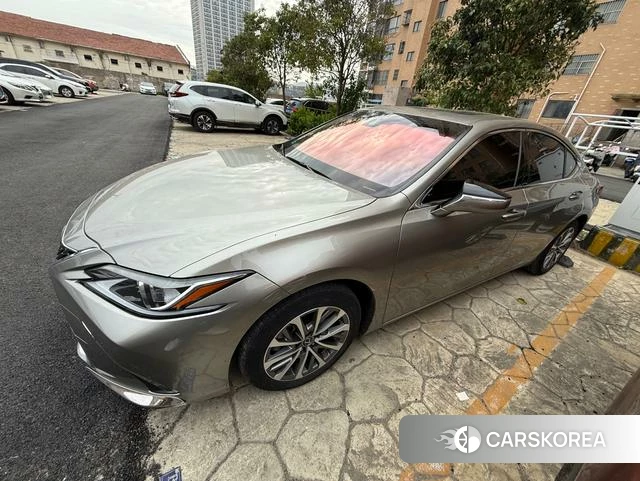 Lexus ES 2023 Серебристо-серый из Китая