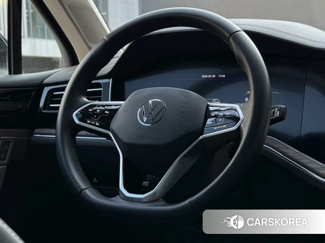 Volkswagen Touareg 2021 Черный из Китая