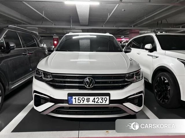 Volkswagen Tiguan Allspace 2023 Белый из Кореи