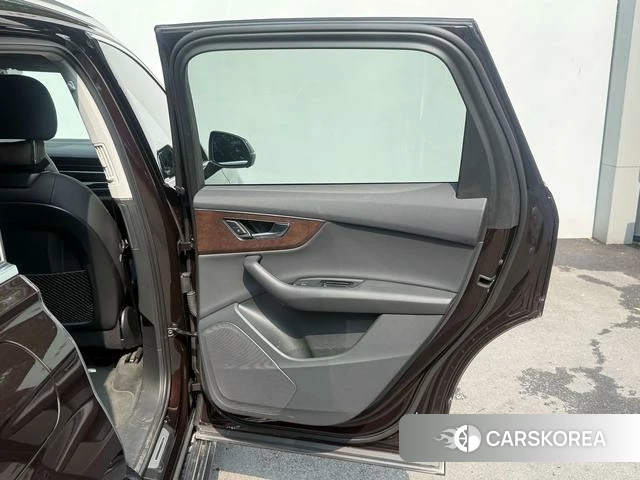 Audi Q7 2021 Коричневый из Китая