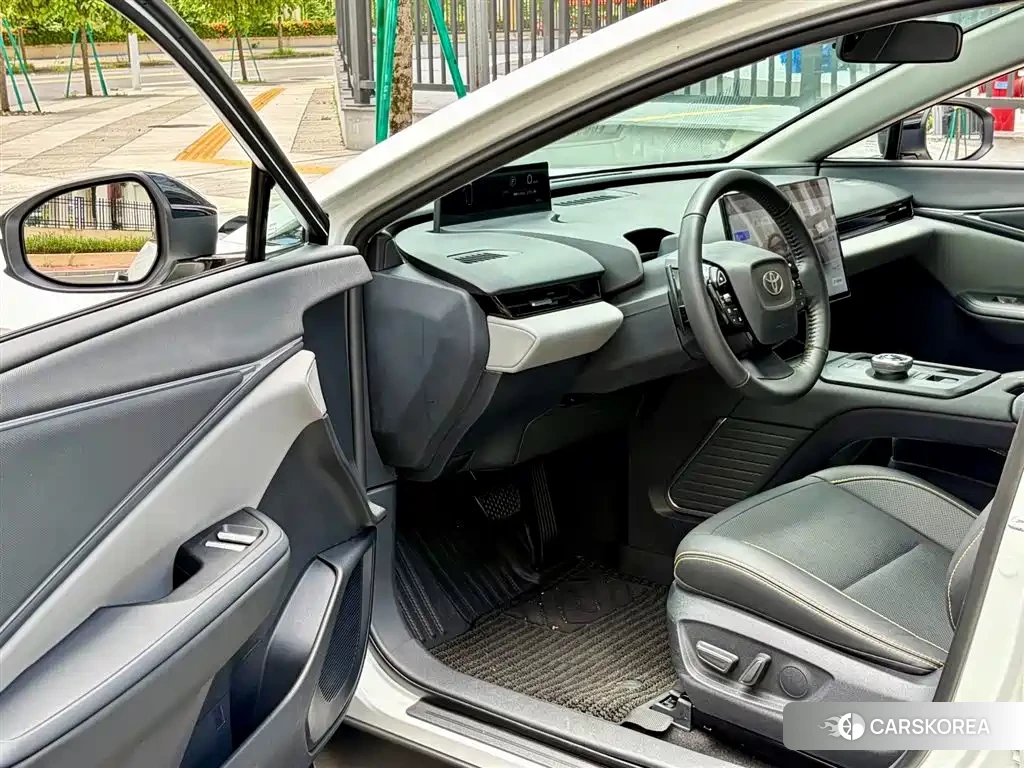 Toyota bZ5 2026 Белый из Китая