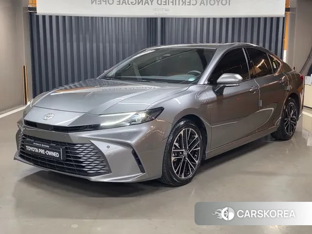 Toyota Camry (XV80) 2024 Песочный из Кореи