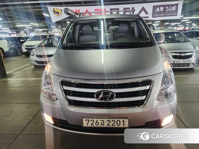Hyundai Grand Starex 2018 Серебряный из Кореи