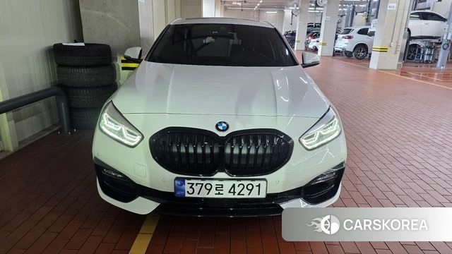 BMW 1 Series (F40) 2023 Белый из Кореи