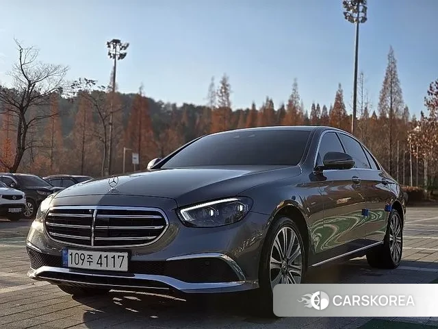 Mercedes-Benz E-Class W213 2022 Серебристо-серый из Кореи
