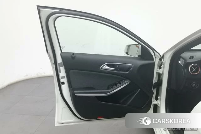 Mercedes-Benz Class A (imported) 2018 Белый из Китая