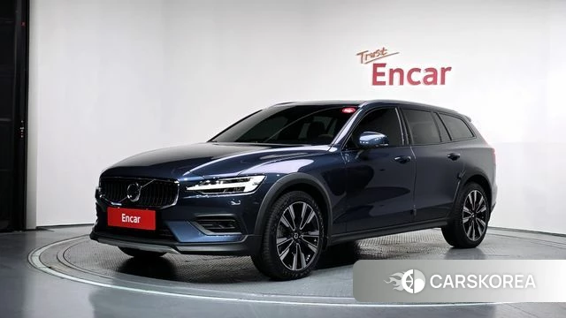 Volvo V60 Cross-Country 2nd Generation 2022 Синий из Кореи