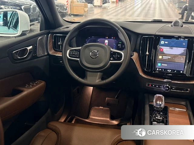 Volvo XC60 PHEV 2024 Белый из Китая