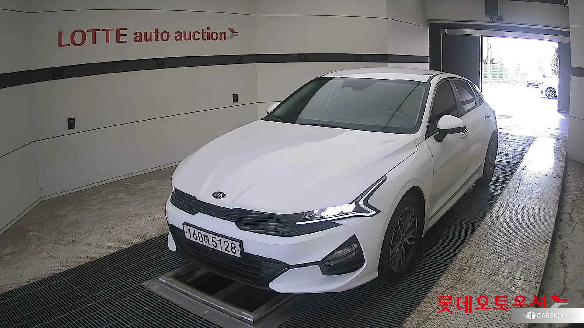 Kia K5 2021 Snow White Pearl (optional) из Кореи