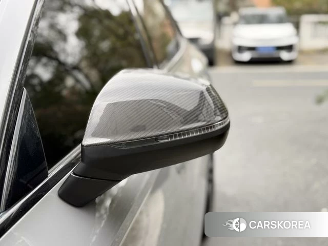 Audi Q5L Sportback 2021 Серебристо-серый из Китая