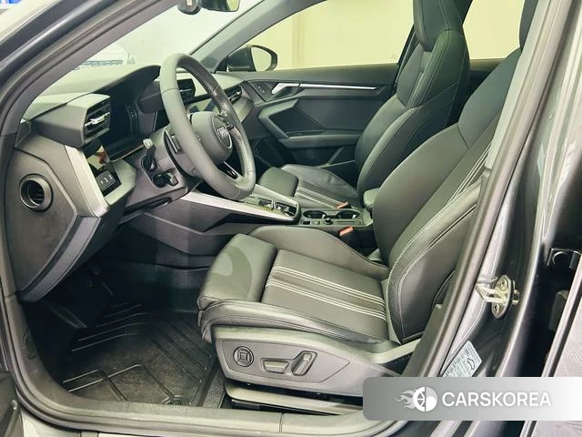 Audi A3 2023 Темно-серый из Китая