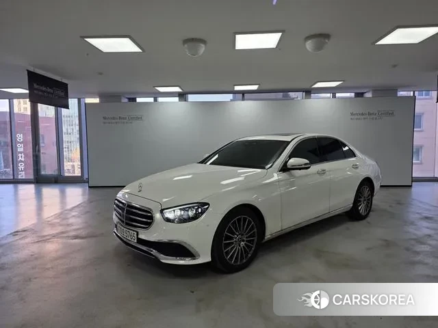 Mercedes-Benz E-Class W213 2023 Белый из Кореи