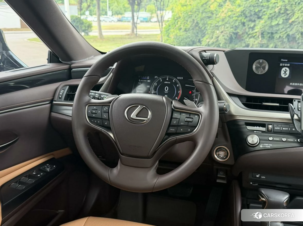 Lexus ES 2021 Серебристо-серый из Китая