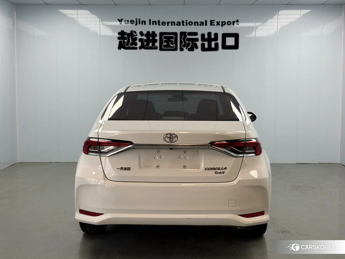 Toyota Corolla 2023 Белый из Китая