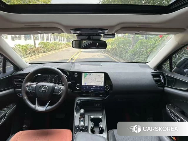 Lexus NX 2023 Серебристо-серый из Китая